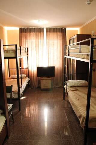 Хостелы Astana Best Hostel Нур-Султан Кровать в общем 6-местном номере-1